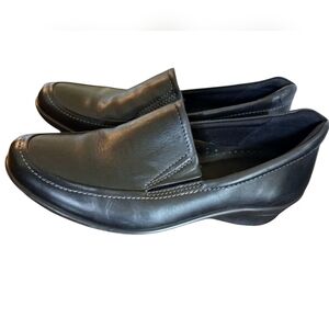 Ecco Slipper Shoe Black Leather Size 37 small wedge heel